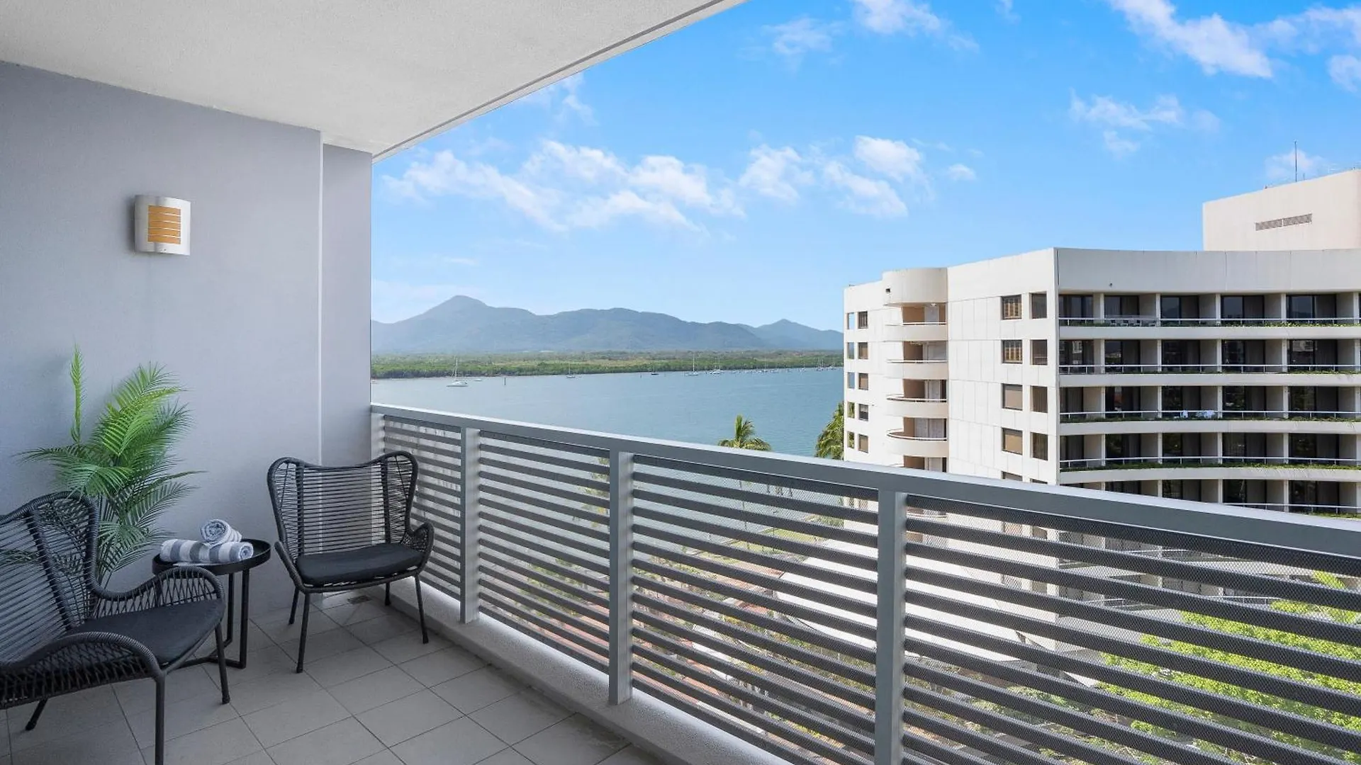 Apartment Central Haven @ Harbour Lights Cairns